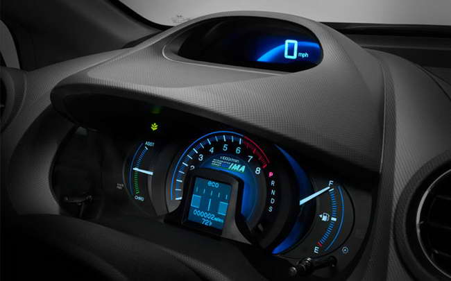 Honda Insight второго поколения приборная панель
