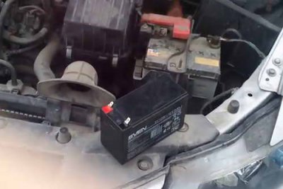 Как завести от другой батареи Honda Insight если разрядилась малая АКБ + видео