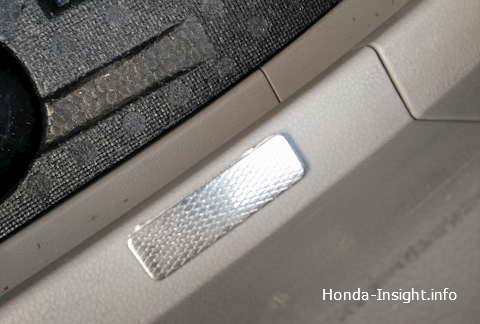 Как устранить дребезг задней полки в Honda Insight