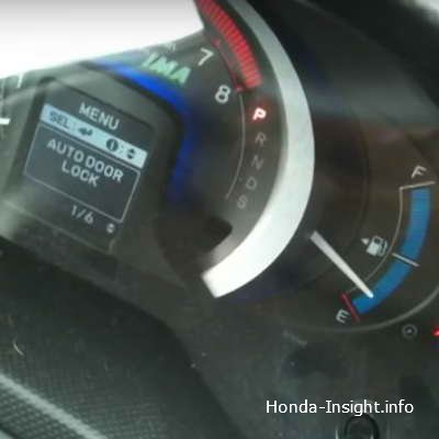 Как включить в Honda Insight автозапирание дверей